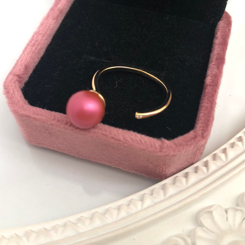 Swarovski マルベリーピンクパールとキュービックジルコニアリング