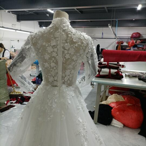 高品質！ホワイト ウエディングドレス 上品花レース長袖 華やかな  