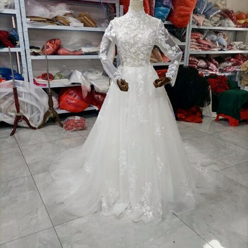 高品質！ホワイト ウエディングドレス 上品花レース長袖 華やかな  