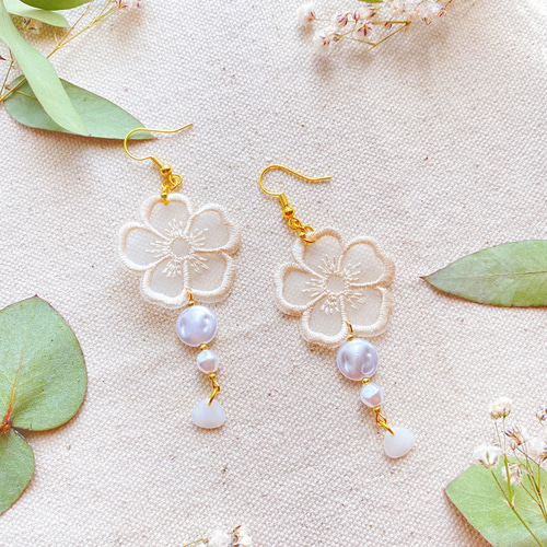 オーガンジー刺繍とパールのアクセサリー ピアス イヤリング オーガンジー刺繍とパールのアクセサリー ピアス イヤリング