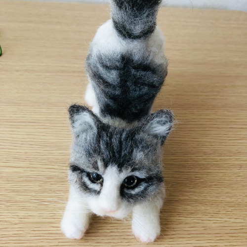 羊毛フェルト 猫 ねこ サバ白 のひ〜 羊毛フェルト にじいろ 羊毛フェルト 猫 ねこ サバ白 のひ〜 羊毛フェルト にじいろ