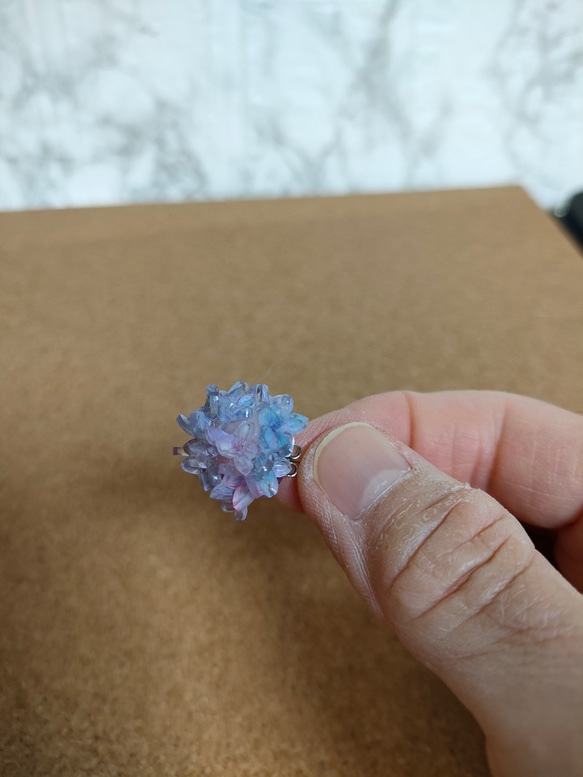 紫陽花の一粒ピアス 3枚目の画像