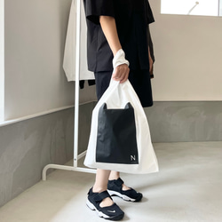 リサイクルポリエステル　Nプリント&メッシュポケット付　ショッピングバッグ【ホワイト】 2枚目の画像