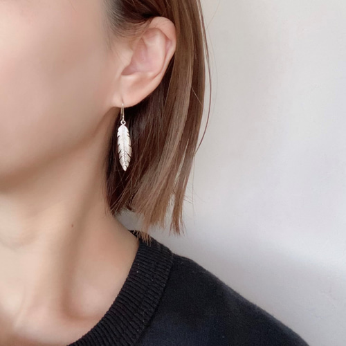 フェザーモチーフのピアス/イヤリング/羽 ピアス（フック・チェーン