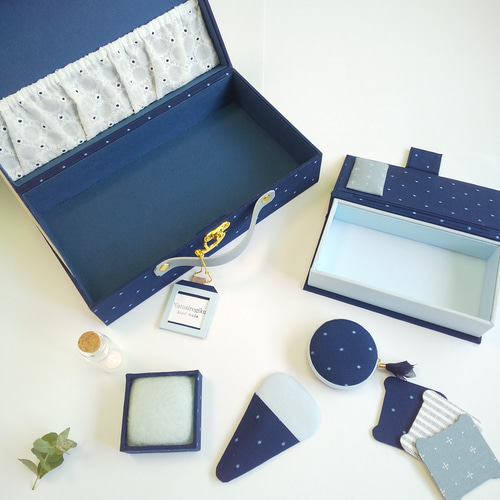 トランク型お裁縫箱とお裁縫道具のセット（ カルトナージュ、ブルー