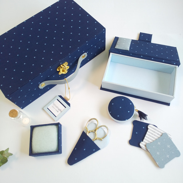 トランク型お裁縫箱とお裁縫道具のセット（ カルトナージュ、ブルー