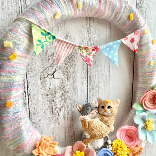 猫ちゃんのお姫様抱っこフェルトフラワーリース 特大 リース 猫ちゃんのお姫様抱っこフェルトフラワーリース 特大 リース