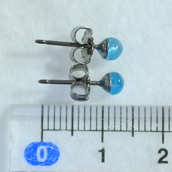 （1 件）霓虹藍磷灰石耳釘（4 毫米，鈦柱） 第5張的照片