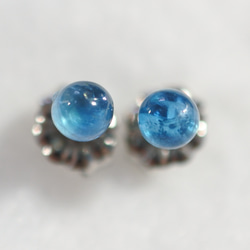 （1 件）霓虹藍磷灰石耳釘（4 毫米，鈦柱） 第1張的照片
