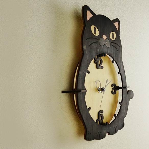 「黒ねこ」木製掛け時計　 4枚目の画像
