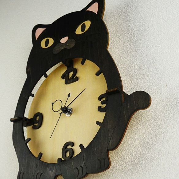 「黒ねこ」木製掛け時計　 3枚目の画像