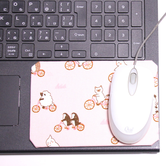 ノートPCの端っこで使うマウスパッド・自転車アニマル 1枚目の画像