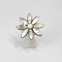 送料無料！白蝶貝を使ったシルバー925製花のリング（指輪）2！