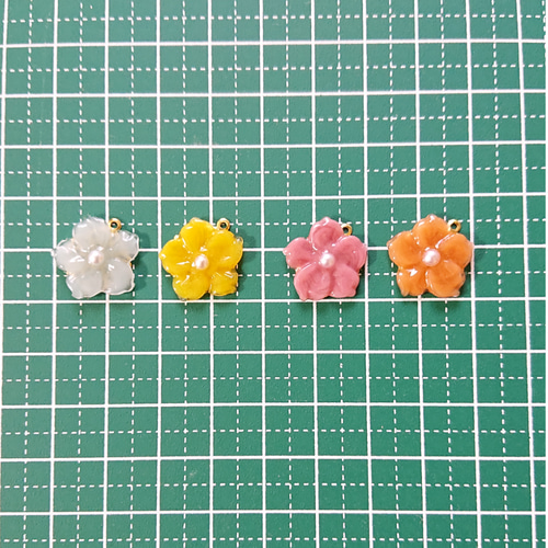 フラワーモチーフ☆カン付き8個 d-33 レジン/カボション/花/くすみ 