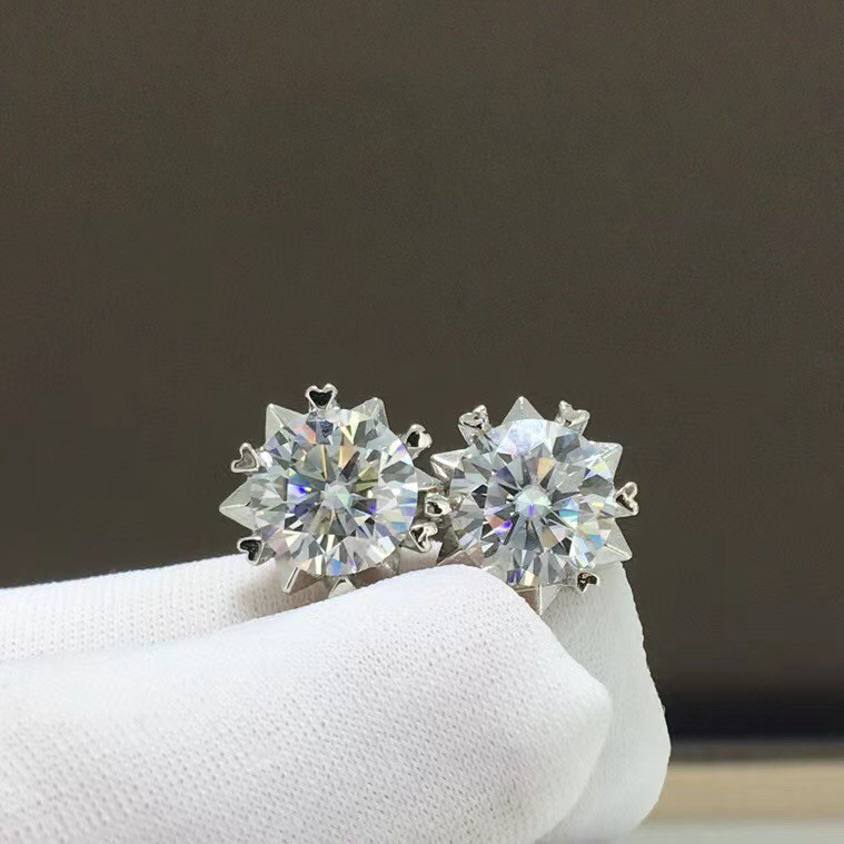 【合計4カラット 】輝くモアサナイト ピアス s925