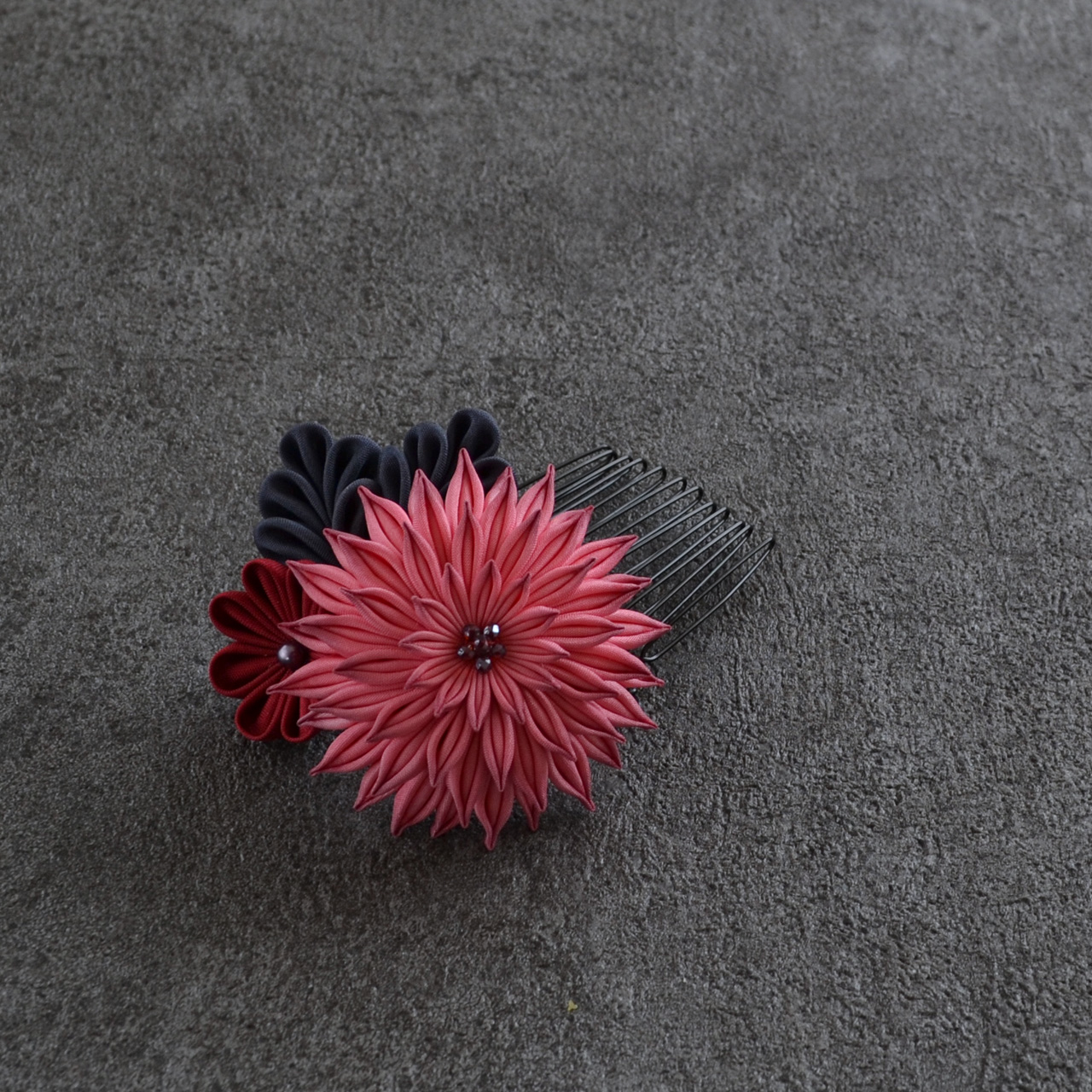 ダリアのコーム ✤ レトロピンク　浴衣　着物　夏祭り　卒業式　発表会　結婚式のお呼ばれ　つまみ細工の髪飾り
