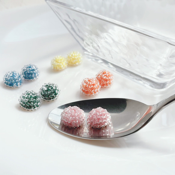 砂糖菓子のようなつぶつぶアクセサリー（5色） ピアス（スタッド・一粒 