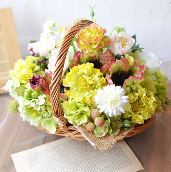 アネモネと紫陽花のバスケットアレンジ・ナチュラルグリーンの