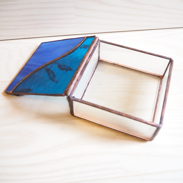 ステンドグラスのシックなブルーの小箱 3枚目の画像