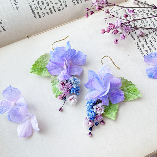 紫陽花とアンティークかすみ草のブーケピアス/イヤリング(樹脂、チタン 