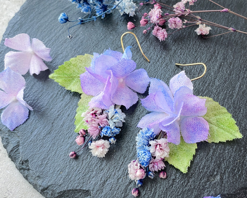 紫陽花とアンティークかすみ草のブーケピアス/イヤリング(樹脂、チタン