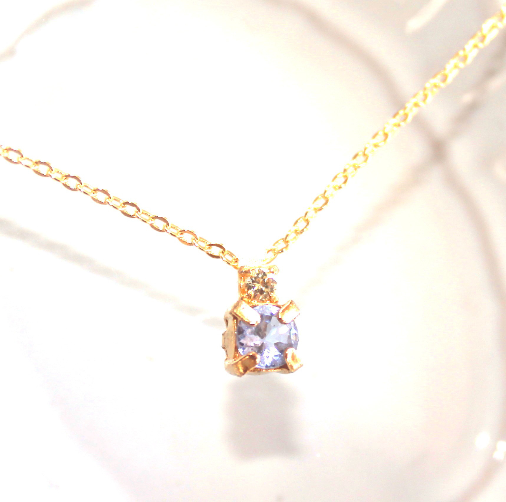 - classic - k18 Diamond & Tanzanite Necklace