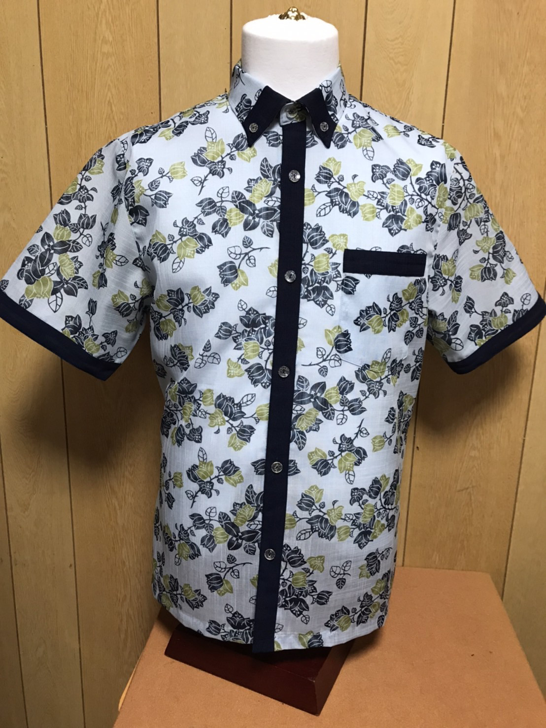 ブーゲンビレア柄プリント　かりゆしウェア　Lサイズ（沖縄、琉球、かすり柄、アロハ）No.42 10,952円