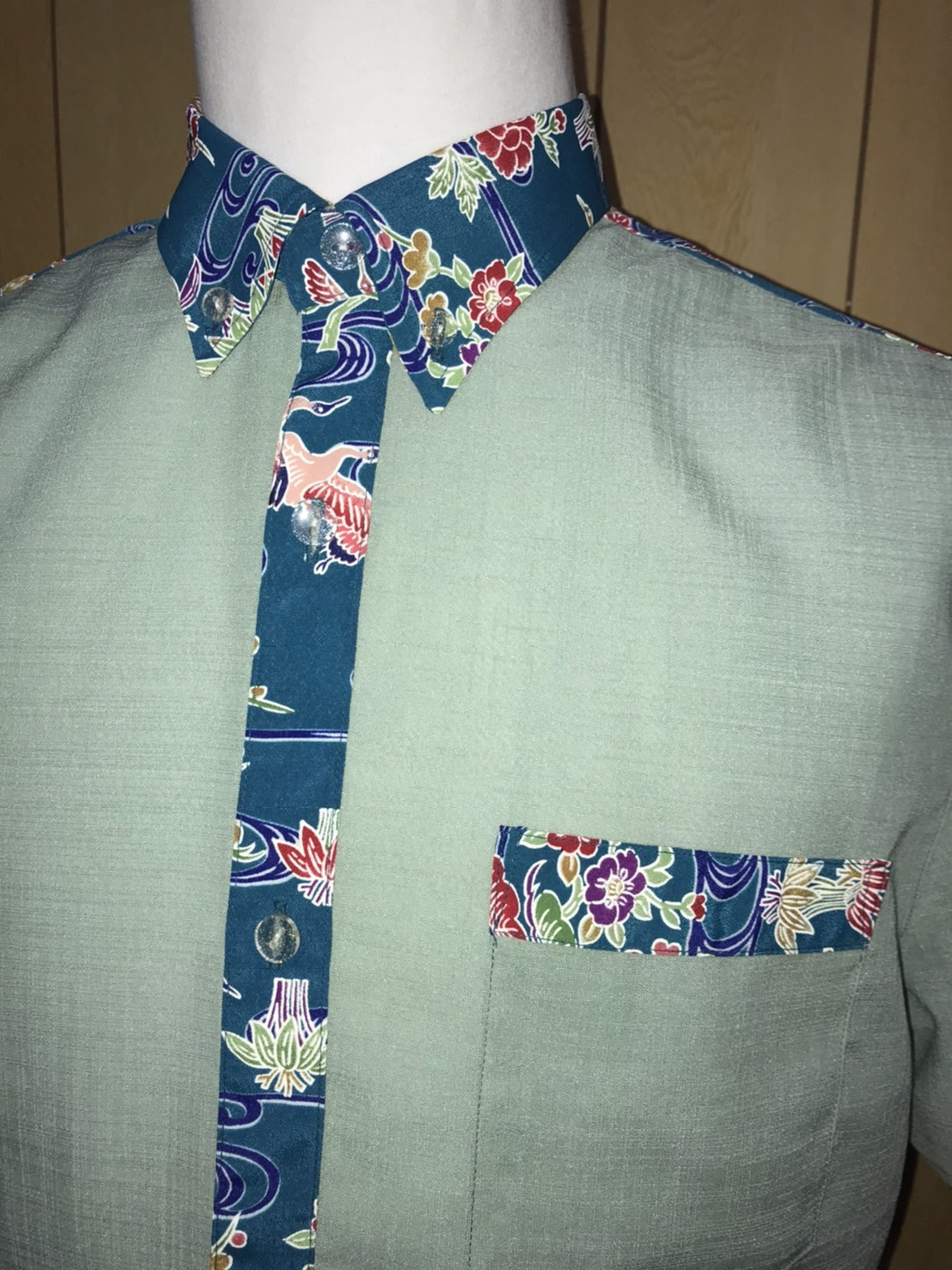 紅型柄プリント　エメラルドグリーン　かりゆしウェア　Mサイズ（沖縄、琉球、かすり柄、アロハ）No.45