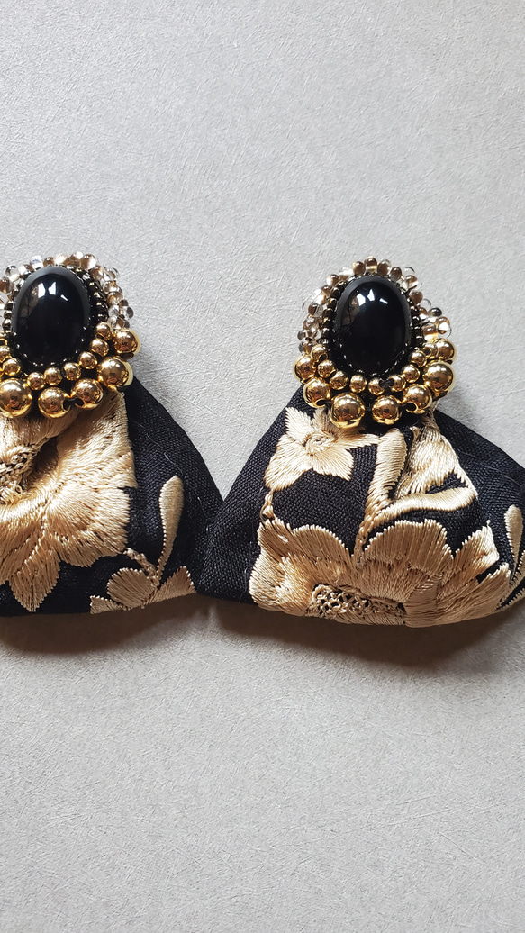 〈再販〉2wayインド刺繍リボンとビーズ刺繍のピアス&イヤリング 5枚目の画像