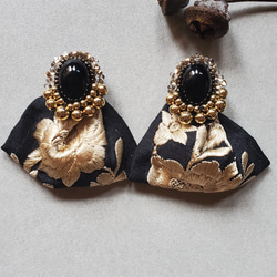 〈再販〉2wayインド刺繍リボンとビーズ刺繍のピアス&イヤリング 1枚目の画像