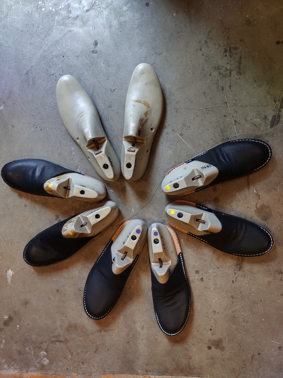 素足で履きたい‼️アトリエメイドなレザースリッパ✨ スリッパ・ルーム  