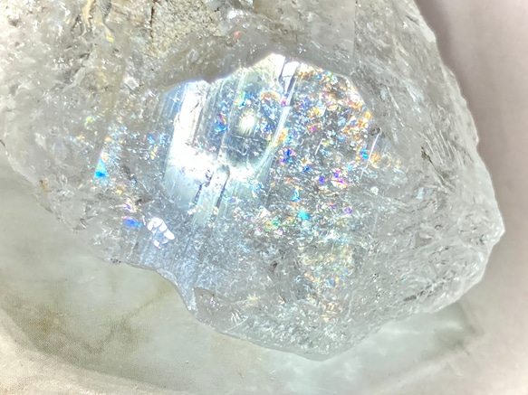 ゴールデンマイカ内包　天使のギフト❦͙ レインボー エレスチャル  骸骨水晶　原石 5枚目の画像