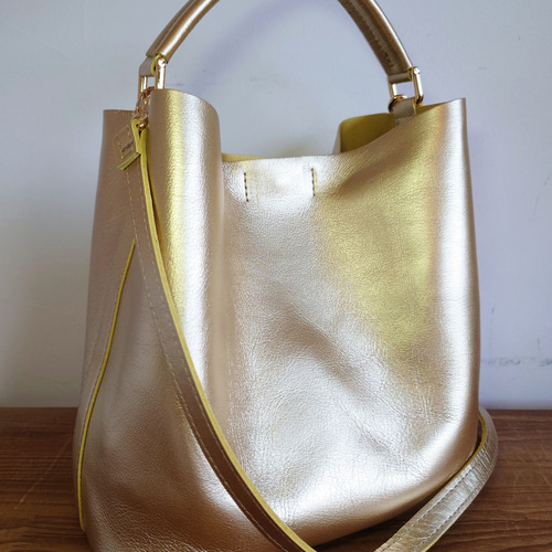 希少カラー【未使用】WORLED REP ゴールド金具 ハンドバッグ ブルー 秋冬バッグ メタリックカラー ゴールド ワンハンドル レザー2way