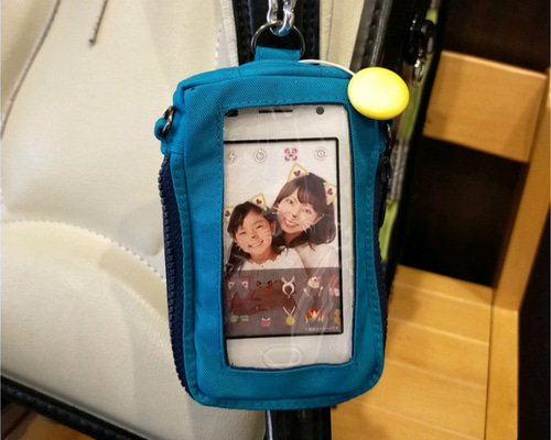 キッズ携帯ケース ナイロン ベルト付き ぶらぶらしない 鍵も入れられる