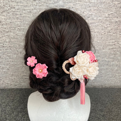 Sale!!つまみ細工 白薔薇の髪飾り ヘアコーム *バラ *卒業式 *ウェディング *花嫁 *七五三 *袴 4枚目の画像