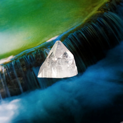 とんがりピラミッド◆アポフィライト原石mm 3枚目の画像
