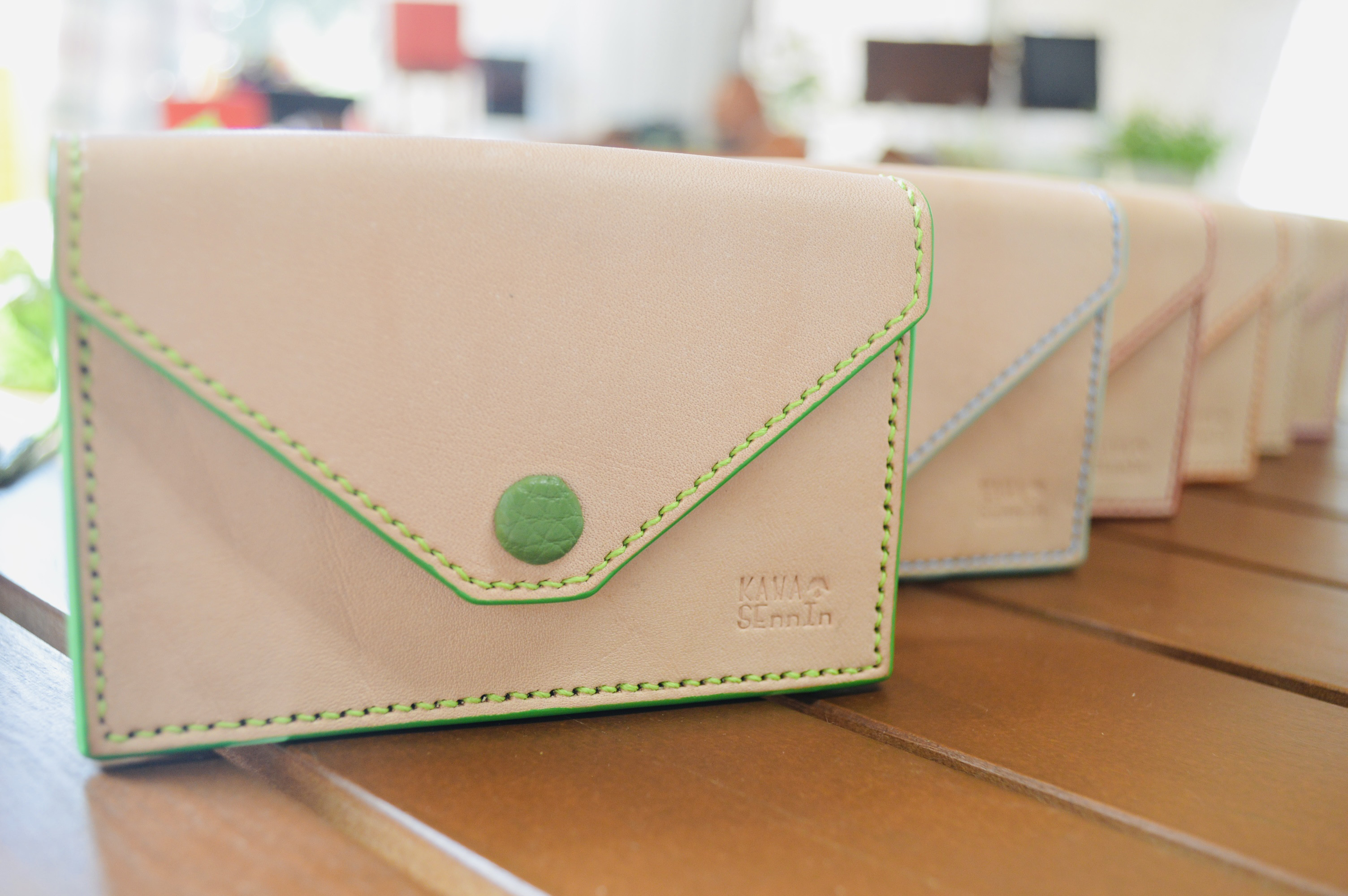ナチュラルくるみボタン名刺入れ (ヌメ革・栃木レザー使用・グリーン・誕生日プレゼント・就職祝い) 8,470円