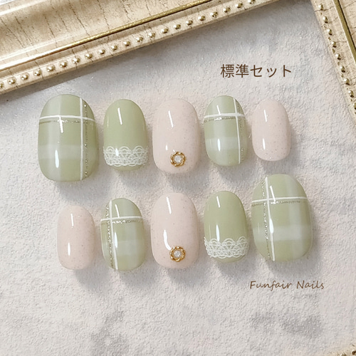 ピスタチオグリーンのチェックネイル 〜 ネイルチップ チェック