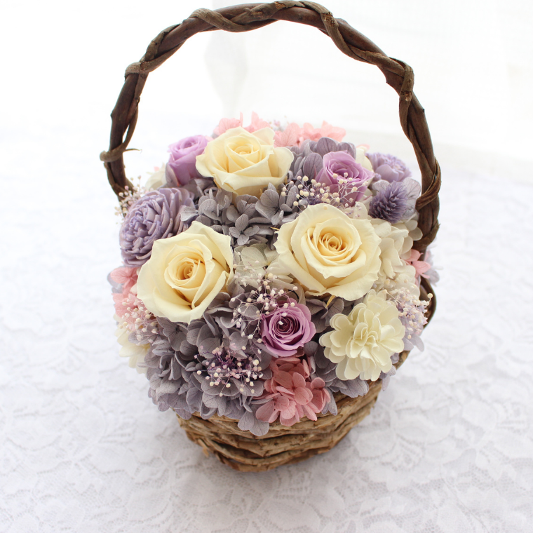 古希のお祝いに。バスケットアレンジ・パープル　むらさき　紫　ムラサキ　退職　お供え　誕生日　卒寿　お祝い