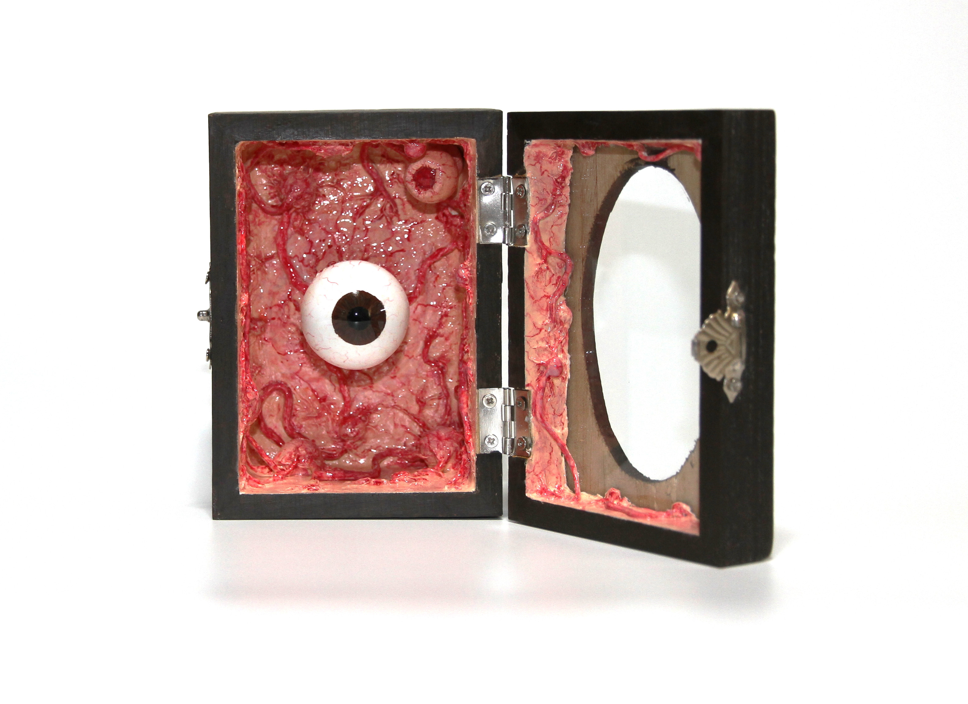 妖怪　瞳ちゃん