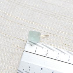 フローライト結晶のスタッドピアス　薄緑　片耳１４kgf 4枚目の画像