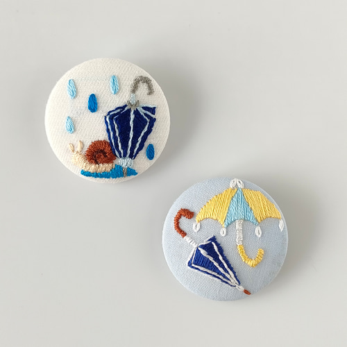 受注制作】傘の刺繍ブローチ 梅雨 ブローチ かなちゃん手刺繍