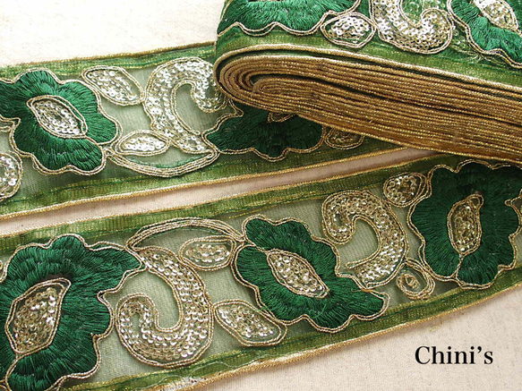 0.5mより インド刺繍テープ 緑 花 スパンコールチロリアンテープ☆カルトナージュ☆ハンドメイド☆手芸用品 リボン 1枚目の画像