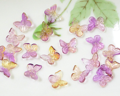 ピンク系♪韓国ビーズ＆オーロラ❤トリプル捻りビーズの蝶々カスタム