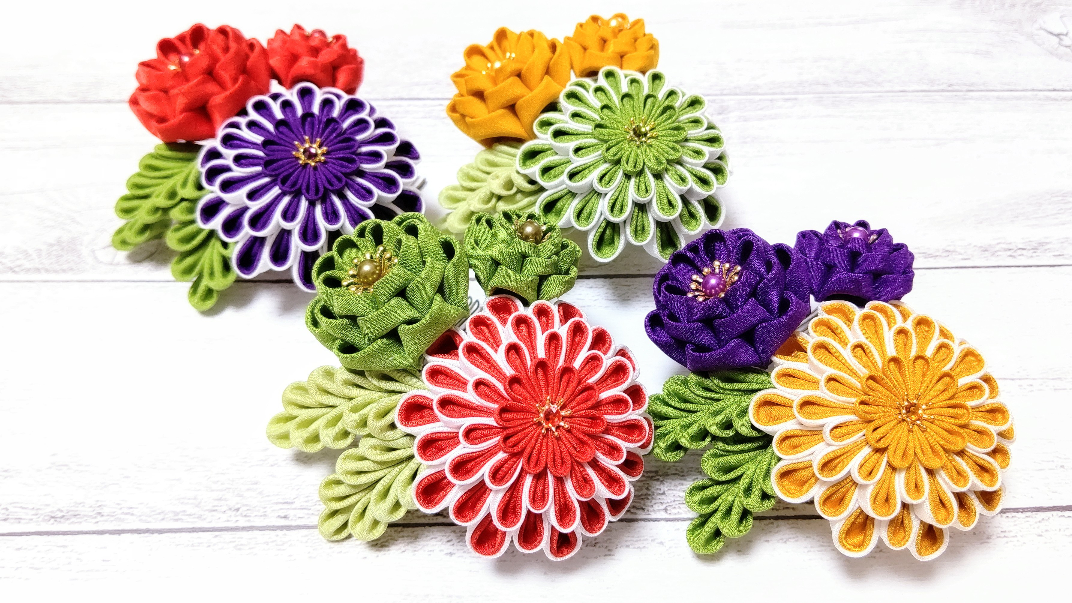 《値下げ》つまみ細工の髪飾り ヘアコーム【全４色】