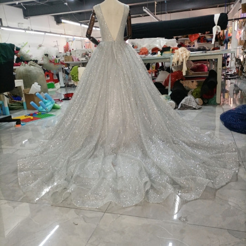 輝きな光彩を放 ウェディングドレス キラキラドレス お呼ばれ/二次会 S  