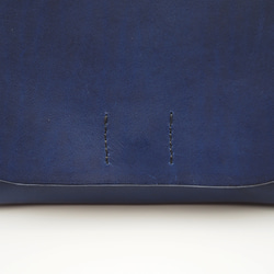 深藍植鞣-微英倫風側背小包 第5張的照片