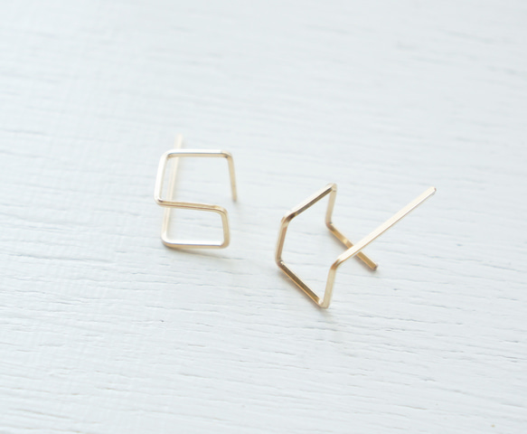 K14gf square-shaped form pierce 2枚目の画像