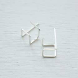 SV square-shaped form pierce 1枚目の画像