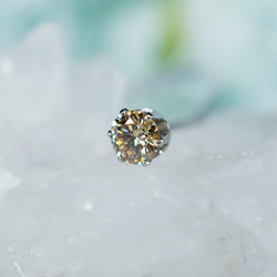 モアッサナイト（シャンパン）・ピアス　4mm（片耳） 3枚目の画像
